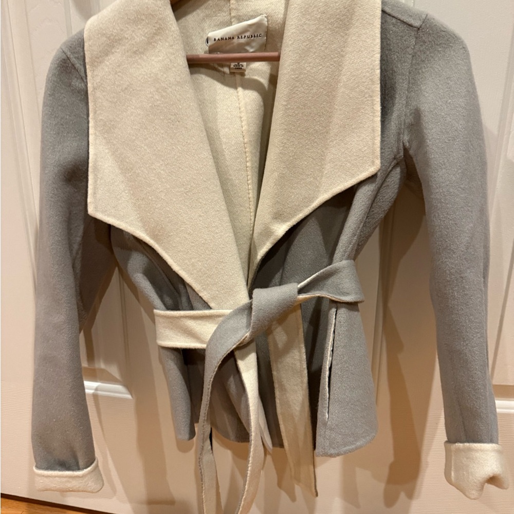 Vintage Banana Republic Women's Blazer in Gray and Cream